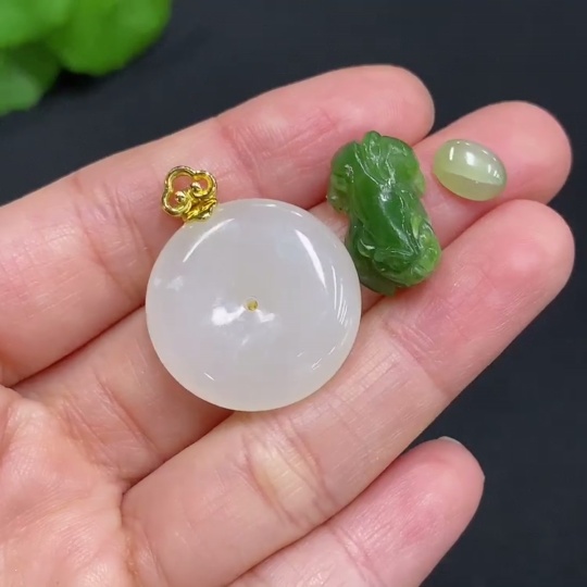 H29407516 Hetian Jade Pendant Non-Gold Total Weight Approx. 8g