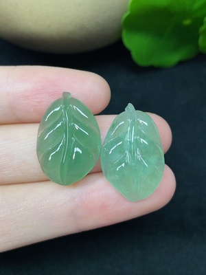 F45335788 翡翠叶子挂件 一手走 总重约3.83g