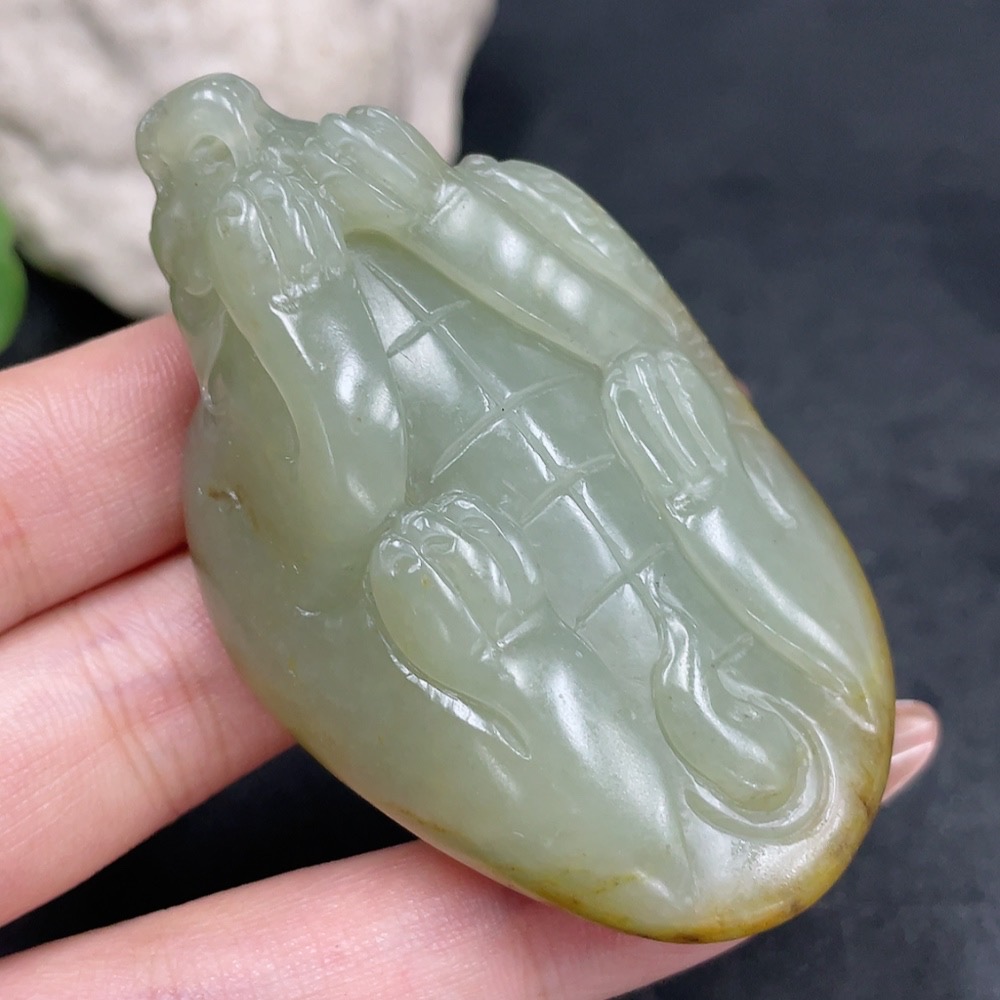 H32796842 Hetian Jade Handheld Carving - Dragon Turtle  Undetermined Skin Color Origin  Contains Other Mineral Components  Total Weight: Approx. 89.2g