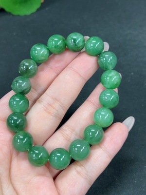 H41898870 非洲翠(独龙玉)手串 卡11.8mm左右 货品总重约41.6g