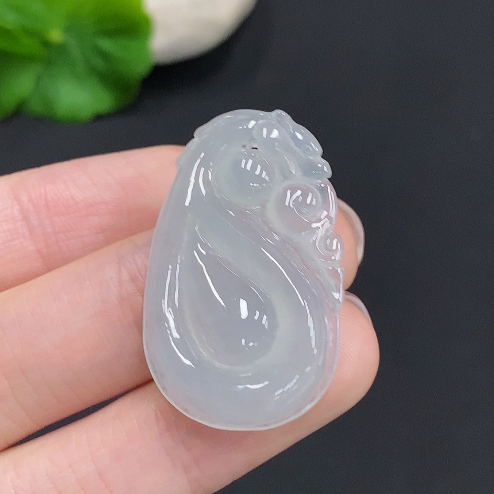 F35124816 Jadeite Fu Bei Pendant, total weight approximately 6.1 grams