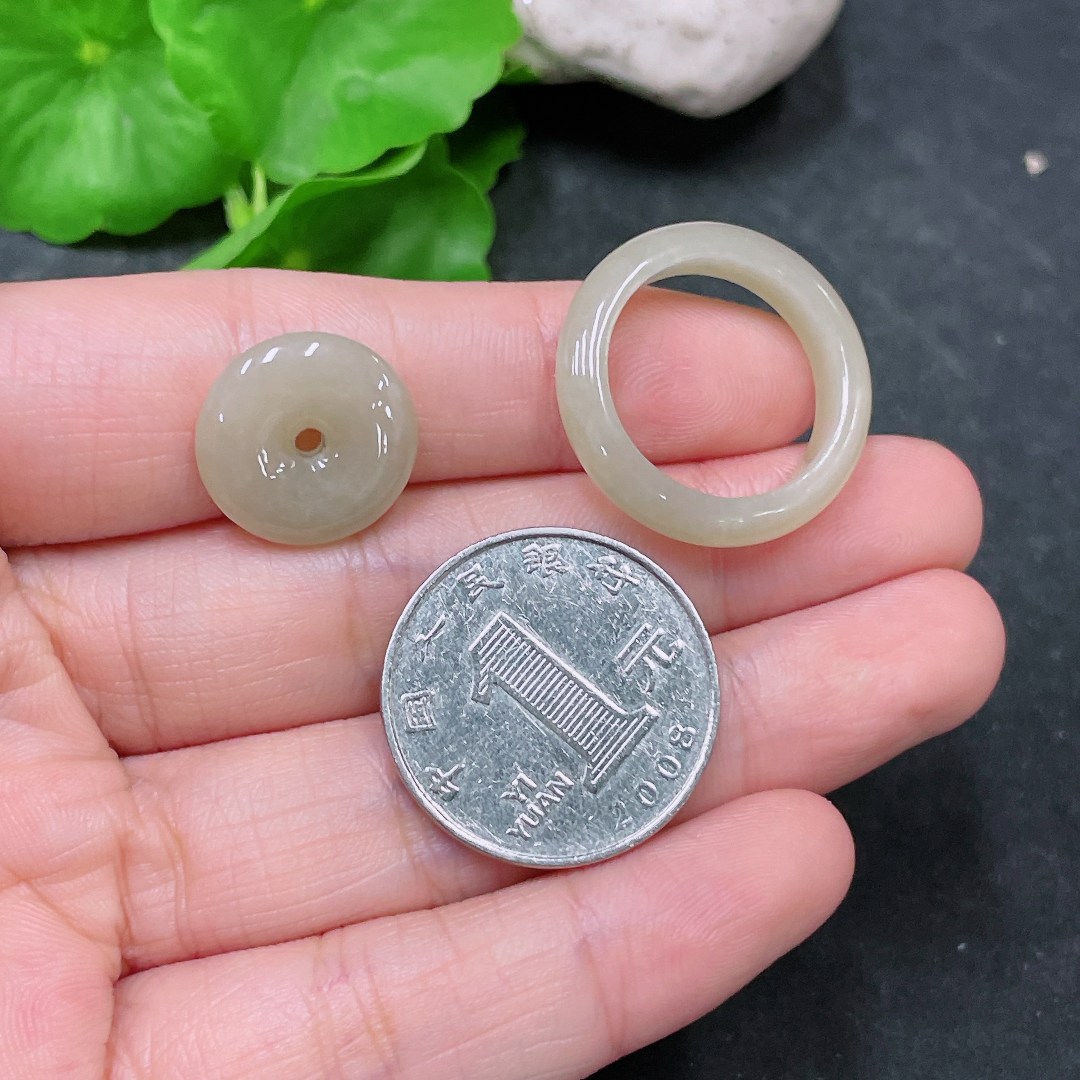 F32779778 Jadeite Pendant Mother-and-Child Buckle Color Origin Undetermined Total Weight Approximately 5.32g