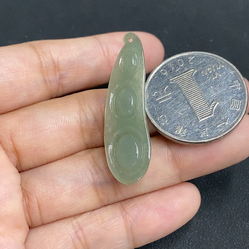 F06230821 Jadeite Fú Dòu Pendant