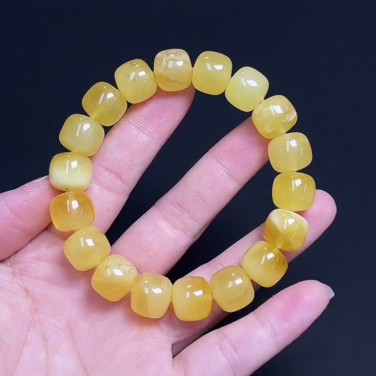 C23681673 Amber Beeswax Bracelet Total Weight Approx.20.09g Size About12.2mm