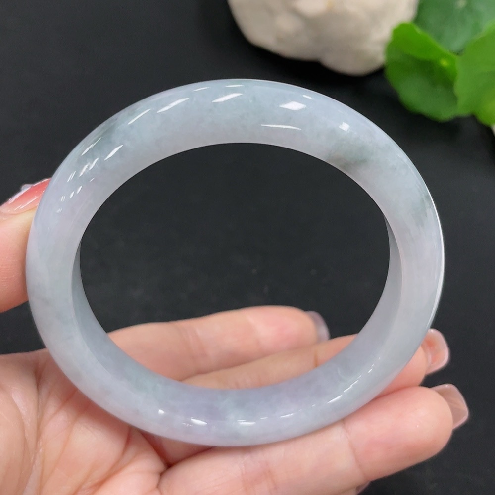 F26994212 Jadeite Regular Bangle 58.8 Inner Diameter Approx. 61.8g Total Weight
