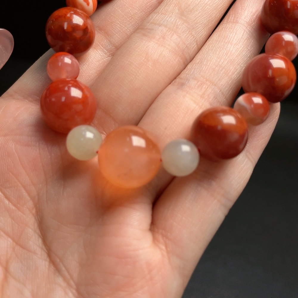 C29340406 South Red Agate Bracelet, approx. 7.7-12.2mm, total weight about 32.27g, visible organic matter, with Hetian Jade