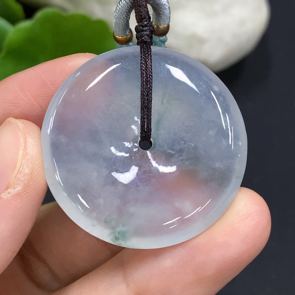 F29391369 Jadeite Peace Knot, total weight including rope approximately 16.2g