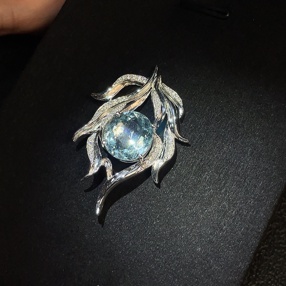 C33920341 Aquamarine Pendant Non-Diamond 36% Gold Content Total Weight Approx. 5.66g