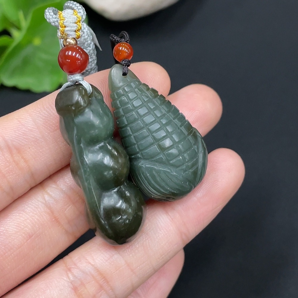 H27170281 Hetian Jade Pendant Corn + Lucky Bean