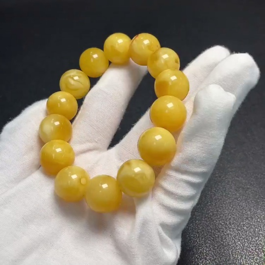 C32784066 Amber Beeswax Bracelet with Visible Partial Repairs, Total Weight Approx. 30.56g, Size Approx. 15.7mm