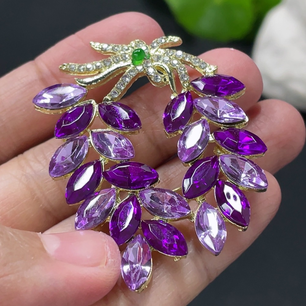 F31669651 Jadeite cabochon inlay piece, non-gold setting, total weight approx. 10.43g