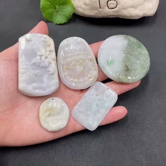 F13489415 Jadeite Pendant Sell as a Lot