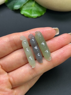 H46528864 和田玉福豆挂件 一手走 总重约6.75g