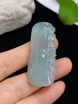 F42977906 翡翠竹节挂件 货品总重约9.75克