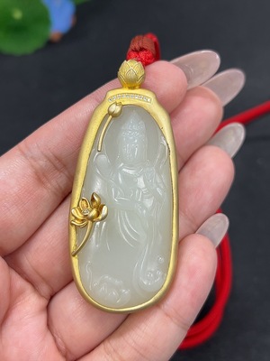 H41922939 和田玉镶嵌挂件 观音 货品总重约[含绳]32.9g 非钻 非金 皮色成因未定