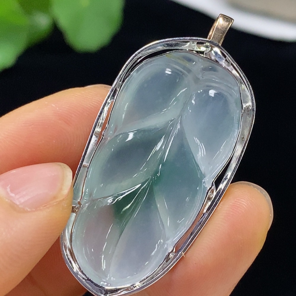 F35114186 Jadeite Leaf Inlaid Pendant No Stamp 18k Gold Content Diamond Accent Total Weight Approximately 10.87g