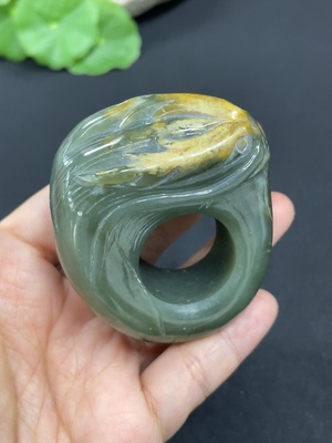 H40722658 和田玉手把件   龙环    货品总重约115.7g