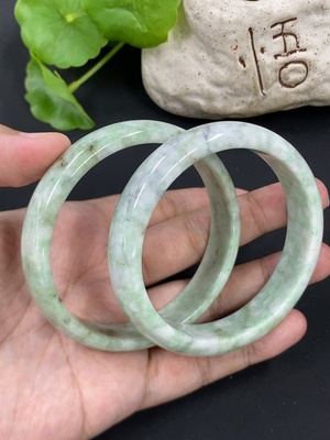 F46597521 翡翠正圈手镯 货品总重约89.33g 58.5/57.1圈口