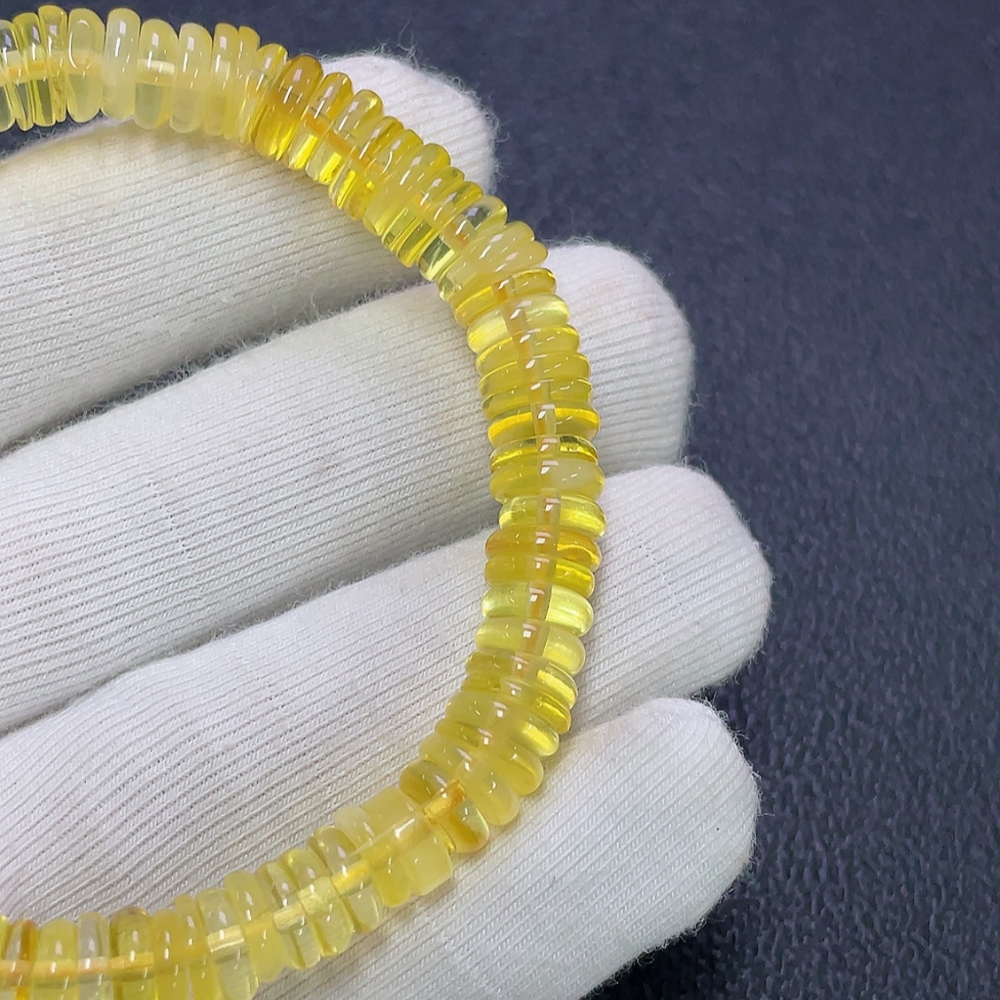 C30508749 Amber and Beeswax Bracelet Total Weight Approx. 7.88g Size About 7.9mm