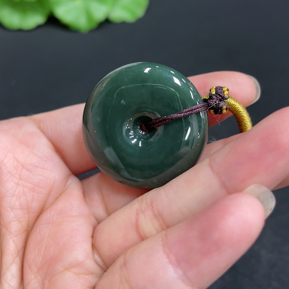 H34037114 Hetian Jade Pendant, Peace Knot