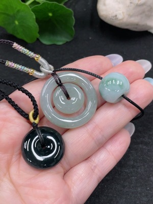 F33873101 Jadeite Pendants Sell as a Lot