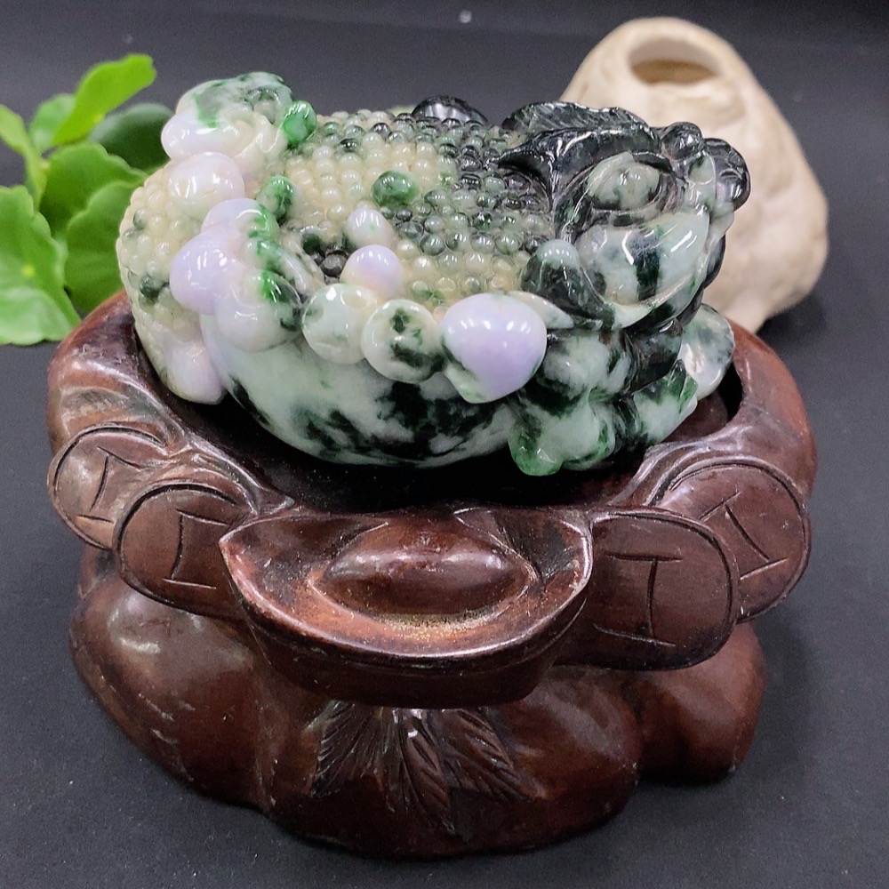 F35091647 Jadeite Gold Toad Ornament with Other Mineral Components, with Base, Total Weight Approximately 478.13g, Base Excluded