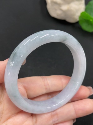 F26994212 Jadeite Regular Bangle 58.8 Inner Diameter Approx. 61.8g Total Weight
