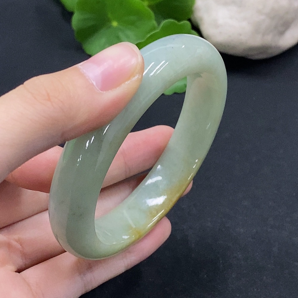 F33867807 Jadeite Round Bangle Size 58.2 Total Weight Approx. 69.16g Color Origin Undetermined