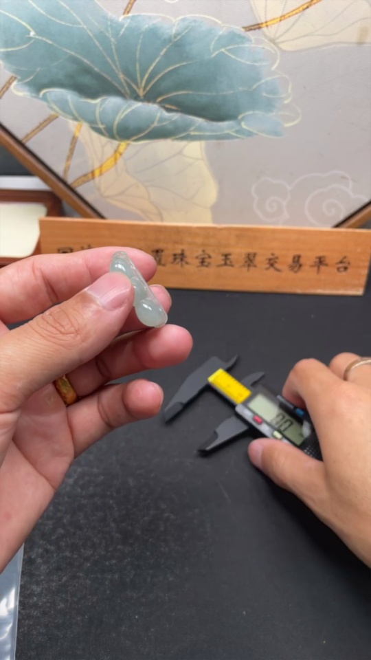 F34964582 Jadeite Lucky Bean Pendant Total weight approx. 4.77g