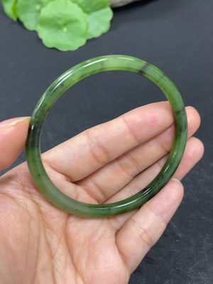 H42961453 和田玉圆条手镯    圈口57.8   货品总重约13.5g