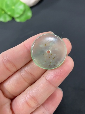 H37410879 岫玉（蛇纹石玉）挂件   平安扣   货品总重约5.2g