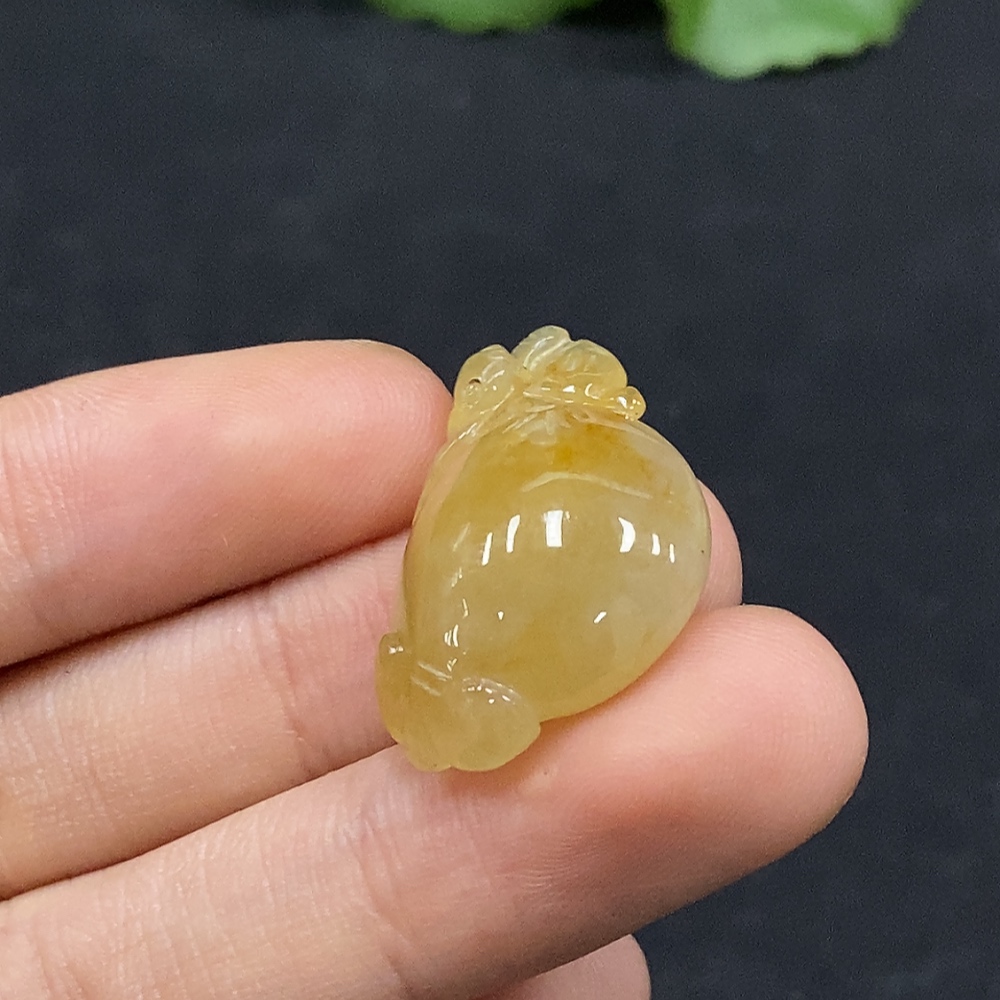 F30498520 Jadeite Pendant, Color Origin Undetermined, Total Weight Approx. 5.85g