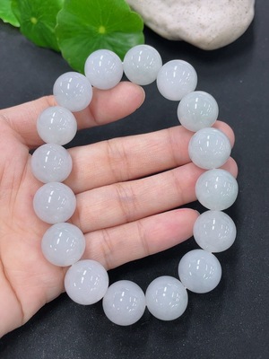 F41934612 翡翠手串 卡13.5mm左右 货品总约重67g