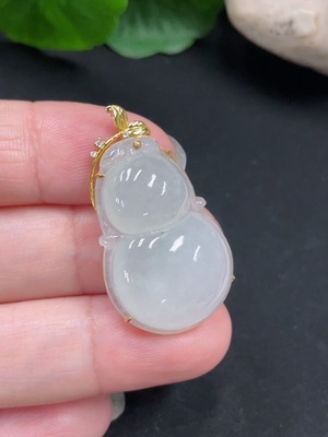 F31627061 Jadeite Gourd Pendant 18K Gold Total Weight Approx. 5.1g