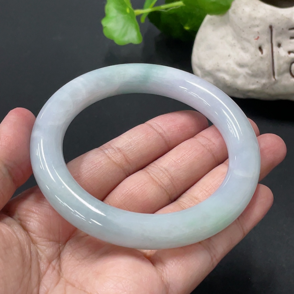 F34019696 Jadeite Round Bangle Total Weight about 70.65g Size 57.7