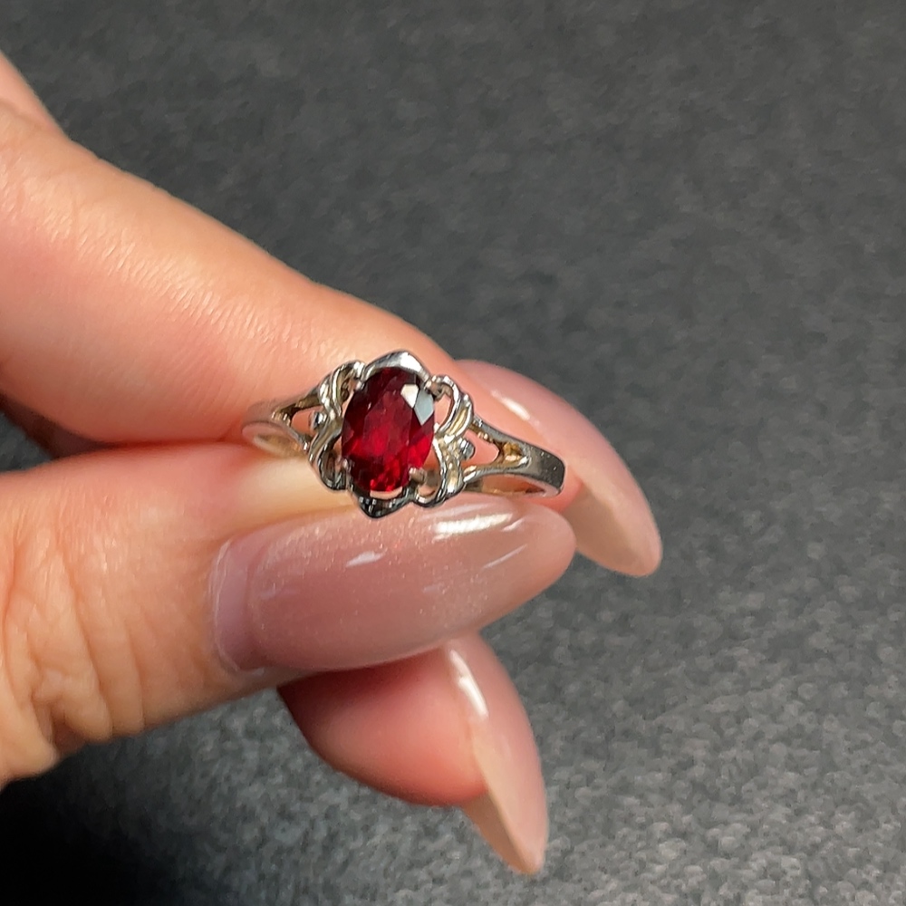 C34992487 Garnet Ring Non-Gold Total Weight Approx. 1.49g Size 14
