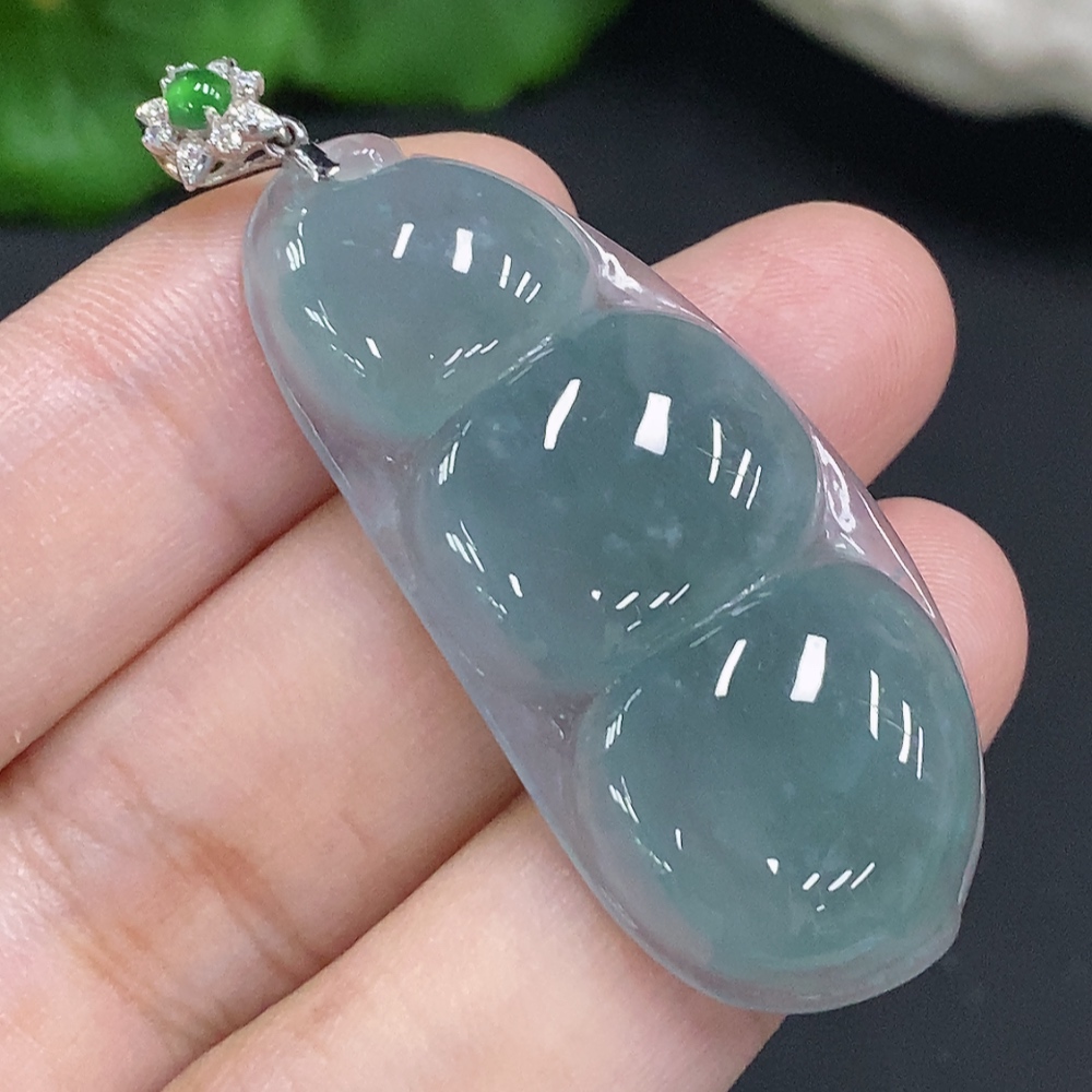 F35126687 Jadeite Buddha Bean Pendant with 18K Gold Clasp, Total Weight Approx. 9.6g (Non-Diamond)