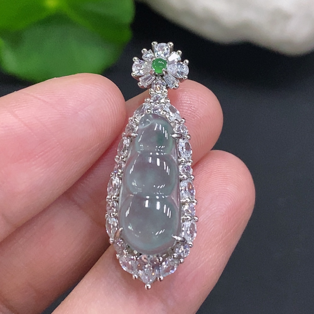 F35107021 Jadeite Auspicious Bean Inlaid Pendant Non-Gold Inlaid Total Weight Approximately 3.3g