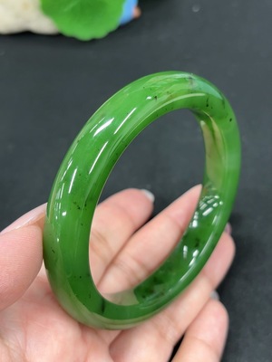 H46488281 和田玉碧玉圆条手镯 圈口61 货品总重约64.5g