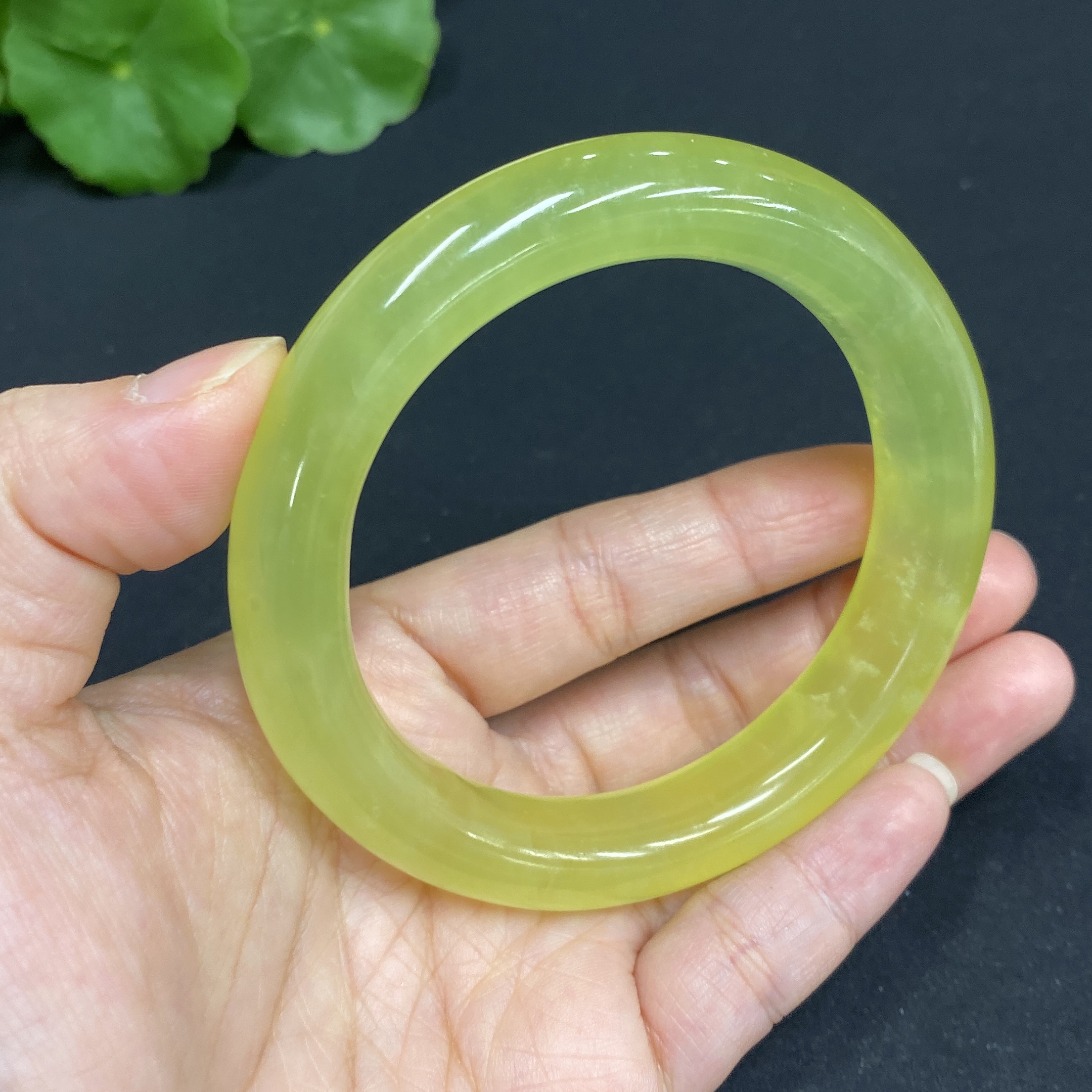 H34987032 Xiuyu (Serpentine Jade) Round Bangle Size 57 Total Weight Approx. 58.2g