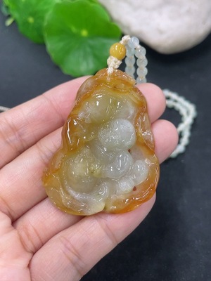 F46569066 翡翠挂件童子 货品总约重 含链26g 颜色成因未定