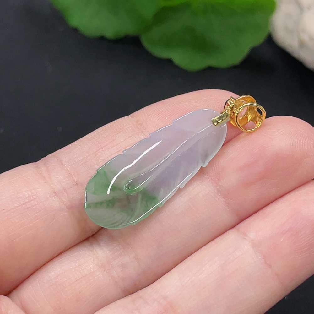 F27153368 Jadeite Feather Pendant with 18K Gold Clasp, Total Weight Approx. 2.2g