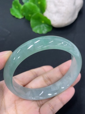 F43139713 翡翠正圈手镯 圈口59mm 货品总约重55.94g