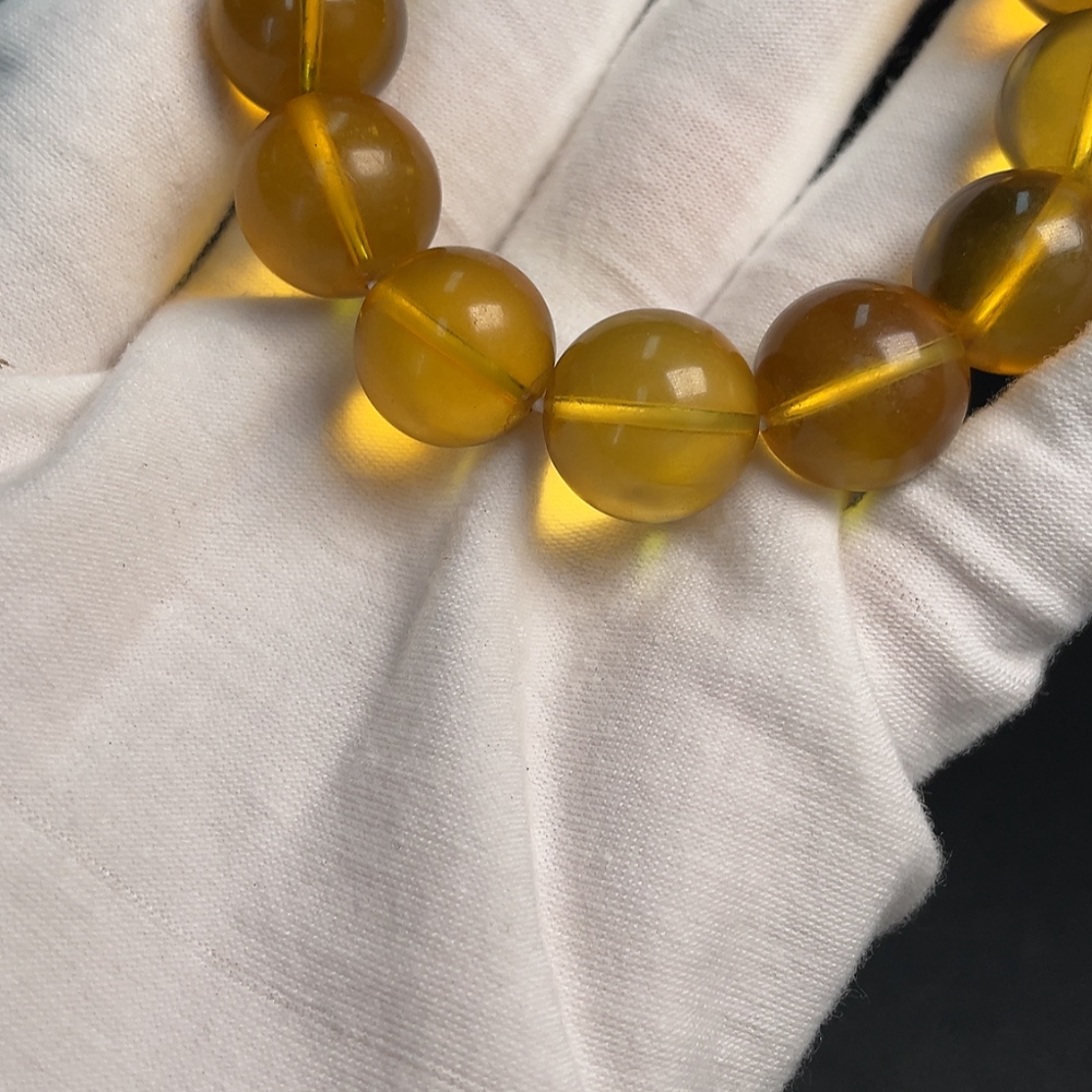 C33921132 Amber Beeswax Bracelet with Turquoise (color origin undetermined) containing other mineral components, total weight approx. 31.69g, size approx. 14.7mm