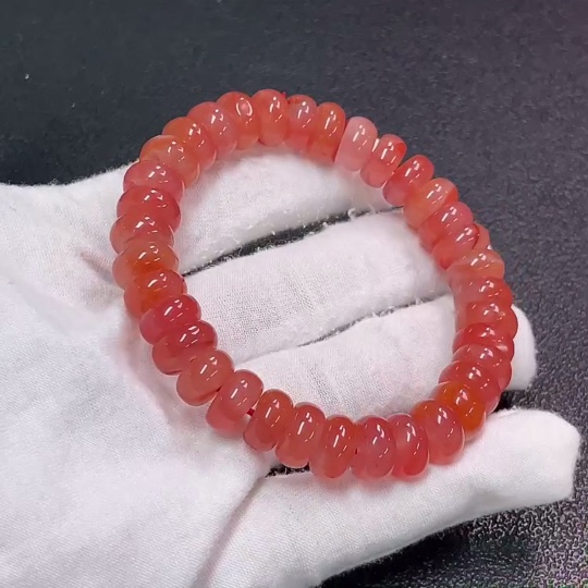 C33850383 South Red Agate Bracelet with Visible Organic Matter, Total Weight Approx. 36.81g, Size About 10.6mm