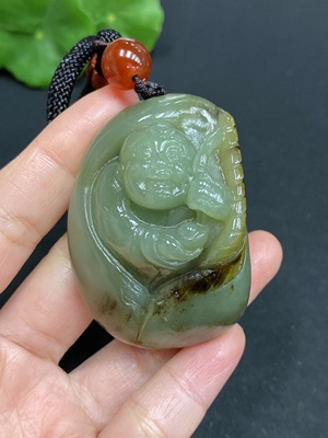 H25872096 Hetian Jade Handheld Ornament - Boy; Total Weight (Including Rope): Approx. 78.7g; Undetermined Skin Color Origin