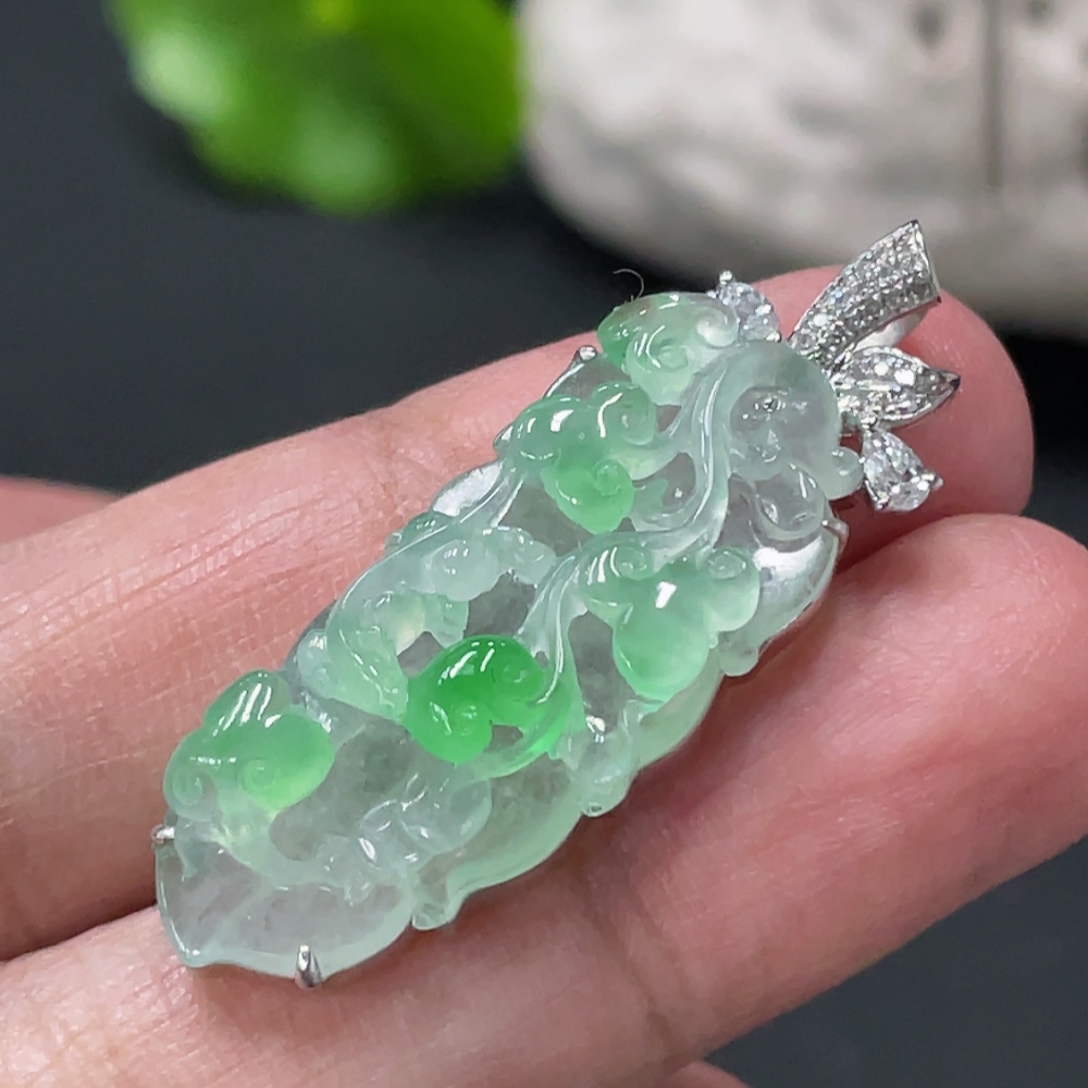 F33936138 Jadeite In Pendant 18meal 18k Gold Inlaid Total Weight Approx.5.3g