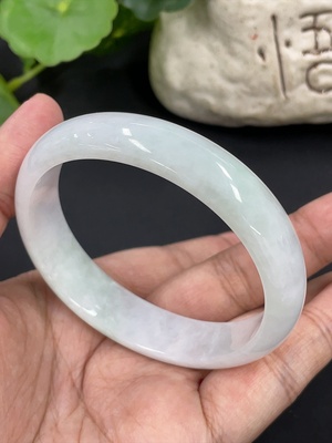 F42953049 翡翠贵妃手镯 货品总重约42.6g 56.3/49.6圈口