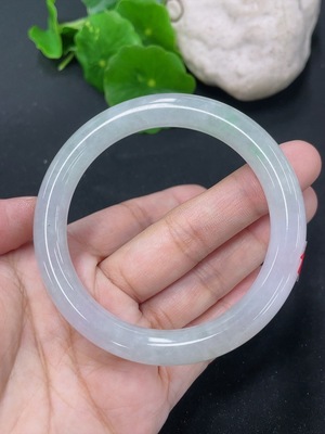 F46566285 翡翠圆条手镯 货品总重量约38.5克 圈口52.8 局部可见修补