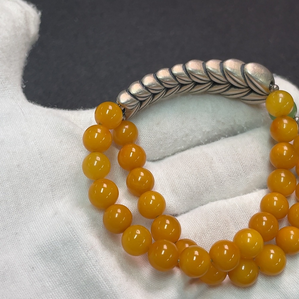 C34038702 Amber Beeswax Bracelet Non-Gold with Hetian Jade, Total Weight Approx. 14.42g, Size About 7.7mm